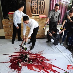 Chinese Wine Dealer Smashes Fake Lafite